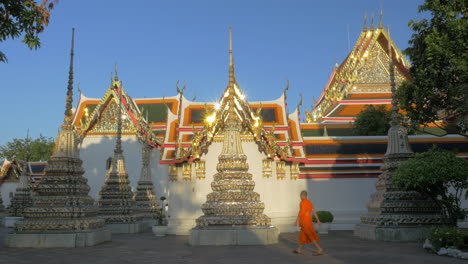 Buddhist-monk-in-Marble-Temple-Bangkok-Thailand