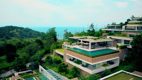 Villas-on-green-mountain-ridge