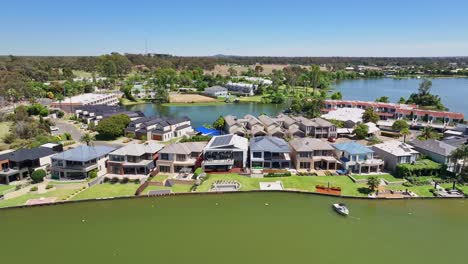 Overhead-resort-houses-and-apartments-on-the-shore-of-Lake-Mulwala,-NSW-,-Australia