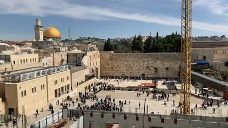 Tilt-up-to-reveal-wide-view-of-Temple-Mount-and-prayer-wall-Jerusalem,-Israel