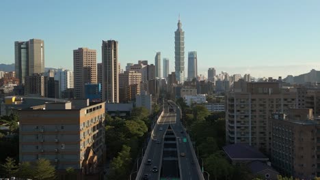 Vista-De-La-Ciudad-De-Taipei-Por-La-Mañana-Con-Los-Rascacielos-Taipei-101