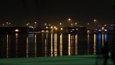 Timelapse-De-La-Vida-Nocturna-En-El-Paseo-Marítimo-De-Tesalónica,-Grecia.