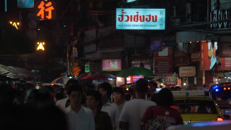 Überfüllter-Straßen--Und-Transportverkehr-Im-Nächtlichen-Chinatown-Bangkok