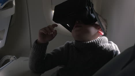 Niño-Usando-Auriculares-Vr-En-El-Avión