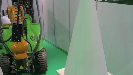 Demostración-De-Robot-Para-Trabajos-De-Jardinería