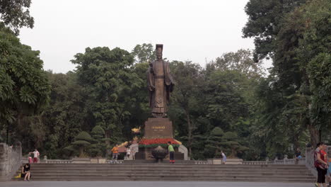 Ly-Thai-Zum-Denkmal-In-Hanoi-Vietnam