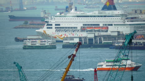 Tráfico-De-Barcos-En-El-Puerto-De-Hong-Kong