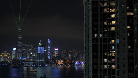 Centro-Iluminado-De-Hong-Kong-Por-La-Noche.