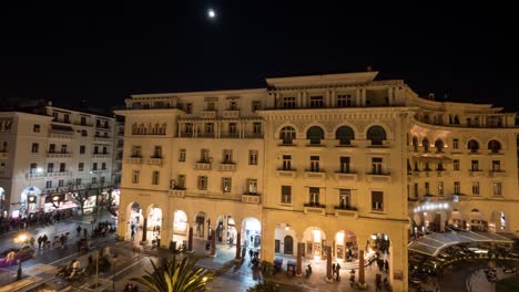 Zeitraffer-In-Thessaloniki,-Griechenland,-Gesehenes-Panorama-Der-Abendstadt-Mit-Architektonischen-Gebäuden,-Geschäften-Und-Umgebung