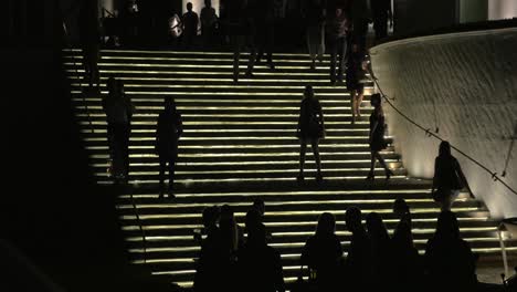 Menschen-In-Der-Sky-Bar-Des-Lebua-Hotels-Bei-Nacht-In-Bangkok,-Thailand