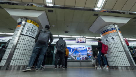 Zeitraffer-Von-Menschen-In-Der-U-Bahn-In-Seoul,-Südkorea