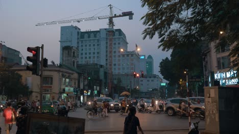 Chaotic-road-transport-in-evening-Hanoi-Vietnam