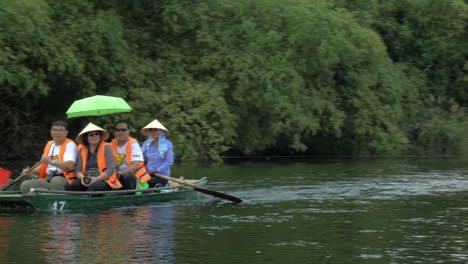 Agua-Viajando-En-Trang-Un-Complejo-Paisajístico-Vietnam