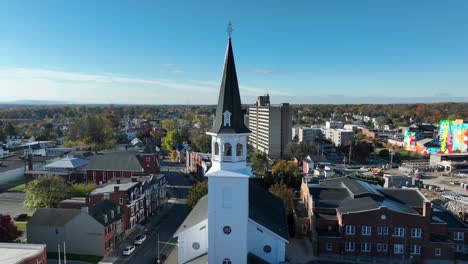 Iglesia-Histórica-En-El-Centro-De-Hagerstown,-Maryland.-órbita-Aérea