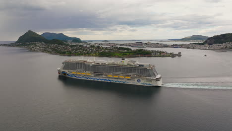 Sailing-under-the-Italian-flag,-the-luxury-cruise-ship-AidaNova