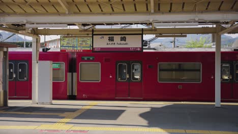 Jr-Fukusaki-Station-In-Hyogo-Japan-An-Einem-Warmen-Sonnigen-Tag-4k