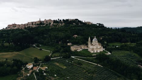 Aerial-view-of-Italy's-green-countryside-on-an-overcast-day