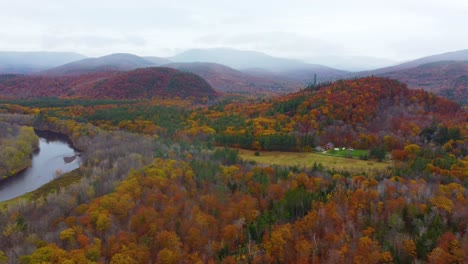 Aerial-Drone-Fly-Above-Mount-Washington-Forest-Foliage-Landscape-in-Autumn