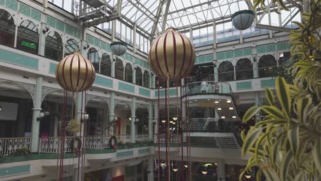 Una-Mirada-En-4k-Al-Icónico-Centro-Comercial-St-Stephen&#39;s-Green,-Dublín,-Irlanda