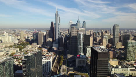 Aerial-view-of-the-downtown-of-Philadelphia,-golden-hour-in-Pennsylvania,-USA