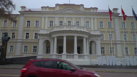 Exterior-Fijo-Del-Edificio-Del-Ministerio-De-Defensa-De-Lituania.