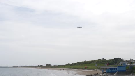 Flight-arrivals-at-Portmarnock-Velvet-Strand-Beach-Dublin-Ireland