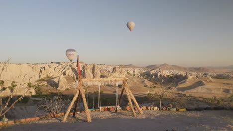Touristenaussichtspunkt-Love-Valley-Sonnenaufgang-Ballonflug-Aussichtspunkt