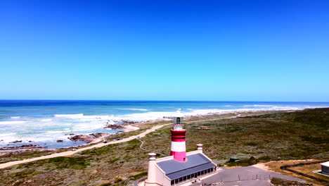 Faro-De-Cabo-Agulhas-En-La-Costa-Del-Extremo-Sur-De-África