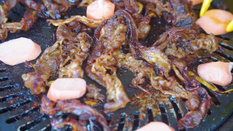 Close-up-shot-of-cooking-Barbeque-meat-and-sausage-on-grill-pan