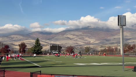 Universidad-Del-Sur-De-Oregon-Jugando-Futbol