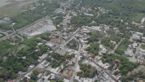 Toma-Aérea-De-Establecimiento-De-Todo-El-Municipio-De-Santiago-Dentro-De-Nuevo-León.