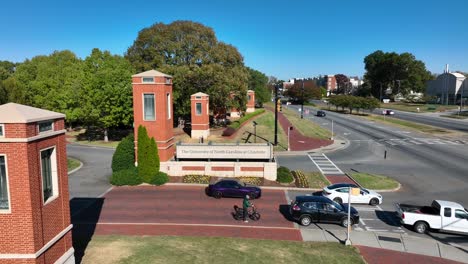 Die-University-Of-North-Carolina-Am-Charlotte-Schild