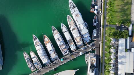 Aerial-video-of-luxury-yachts-in-Miami