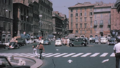 Klassische-Gebäude-Umgeben-Die-Fontana-Della-Barcaccia-In-Rom-In-Den-1960er-Jahren