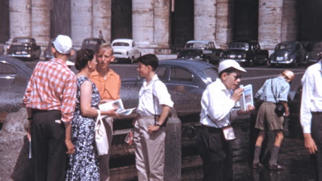 Los-Turistas-En-La-Plaza-De-San-Pedro-En-Roma-Vaticano-En-1960