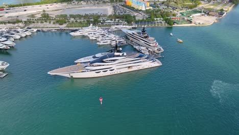 Luxury-Yachts-in-Miami-boat-show,-2023