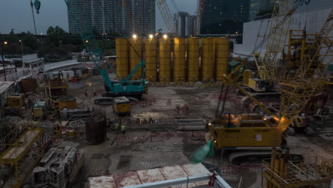Timelapse-of-works-on-construction-site-in-the-evening