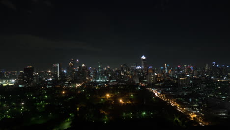Zeitraffer-Von-Nacht-Bangkok-Und-Blitzen-Am-Himmel