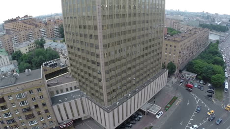 Vista-Aérea-Del-Edificio-De-Gran-Altura-Del-Hotel-En-Moscú
