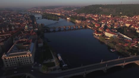 Prag-Panorama-Mit-Luftaufnahme-Der-Moldau