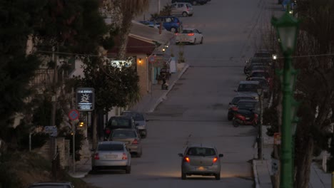 Pequeña-Calle-Tranquila-Por-La-Noche