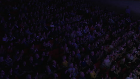 People-applaud-in-the-movie-theater