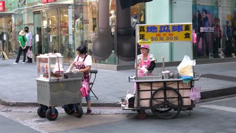Street-food-vendors-preparing-snacks-at-Taipei-Ximending,-Taiwan