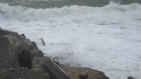 Waves-crashing-rocks-on-the-west-coast-of-Denmark