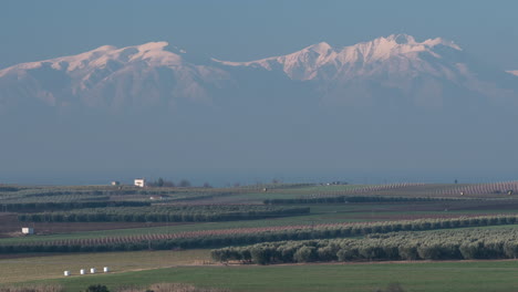 Timelapse-De-La-Naturaleza-Con-Campos-Y-Montañas.