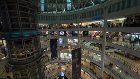 Zeitraffer-Des-Einkaufszentrums-Suria-Klcc-In-Kuala-Lumpur