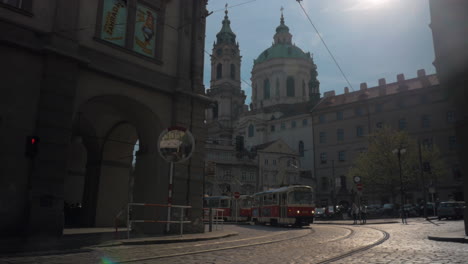 Straßenbahn-In-Der-Altstadt-Von-Prag,-Tschechische-Republik