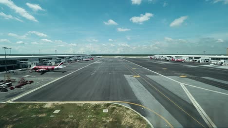 Timelapse-Del-Tráfico-De-Aviones-En-Línea-De-Vuelo-En-El-Aeropuerto