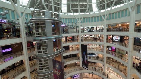 Timelapse-of-Suria-KLCC-shopping-mall-with-customers