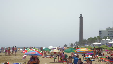Überfüllter-Strand-Auf-Gran-Canaria